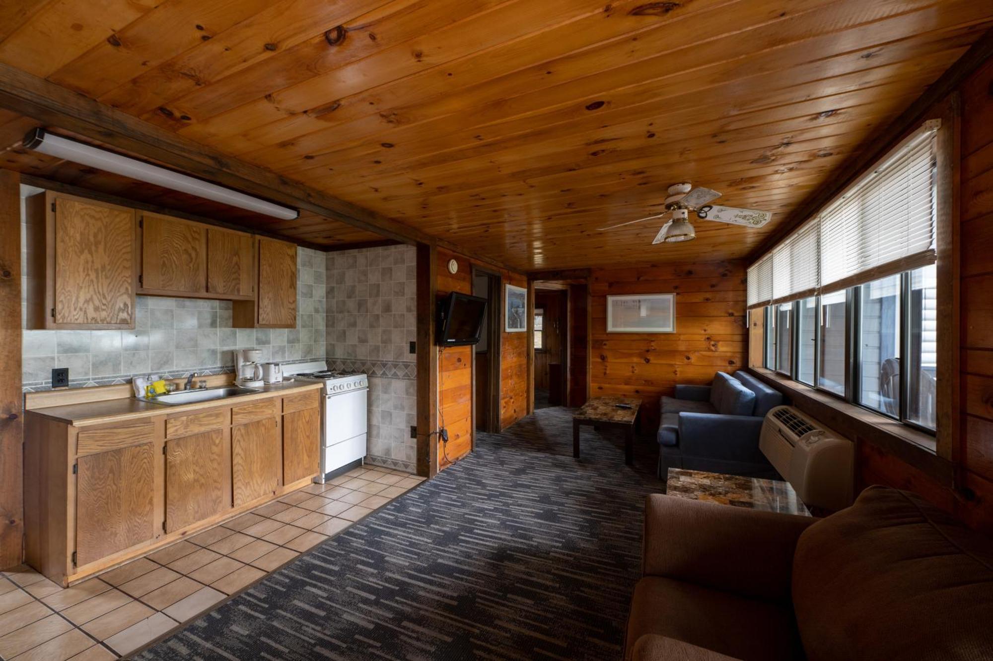 Depe Dene Lakeside Resort Lake George Exterior photo