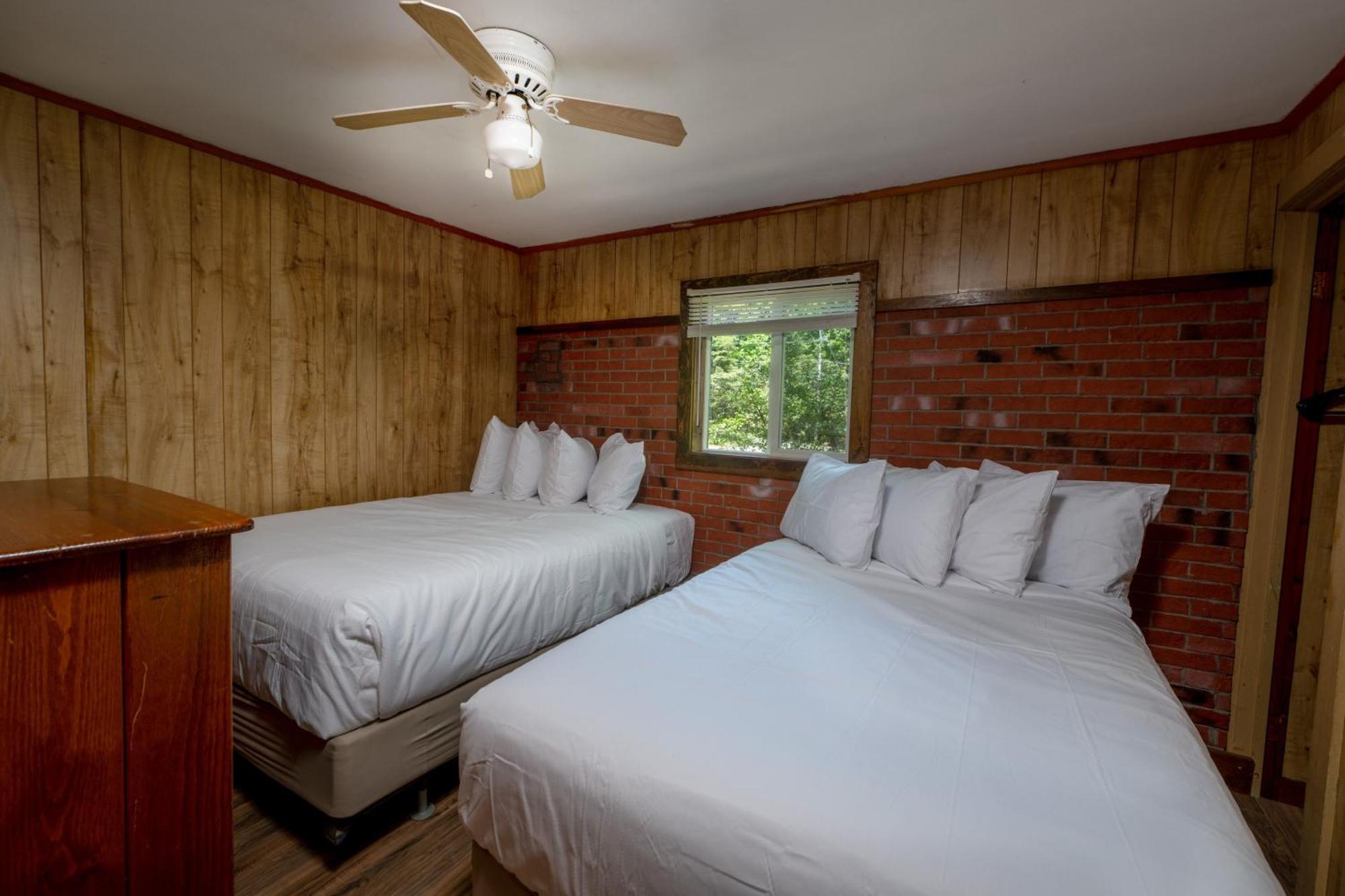Depe Dene Lakeside Resort Lake George Exterior photo