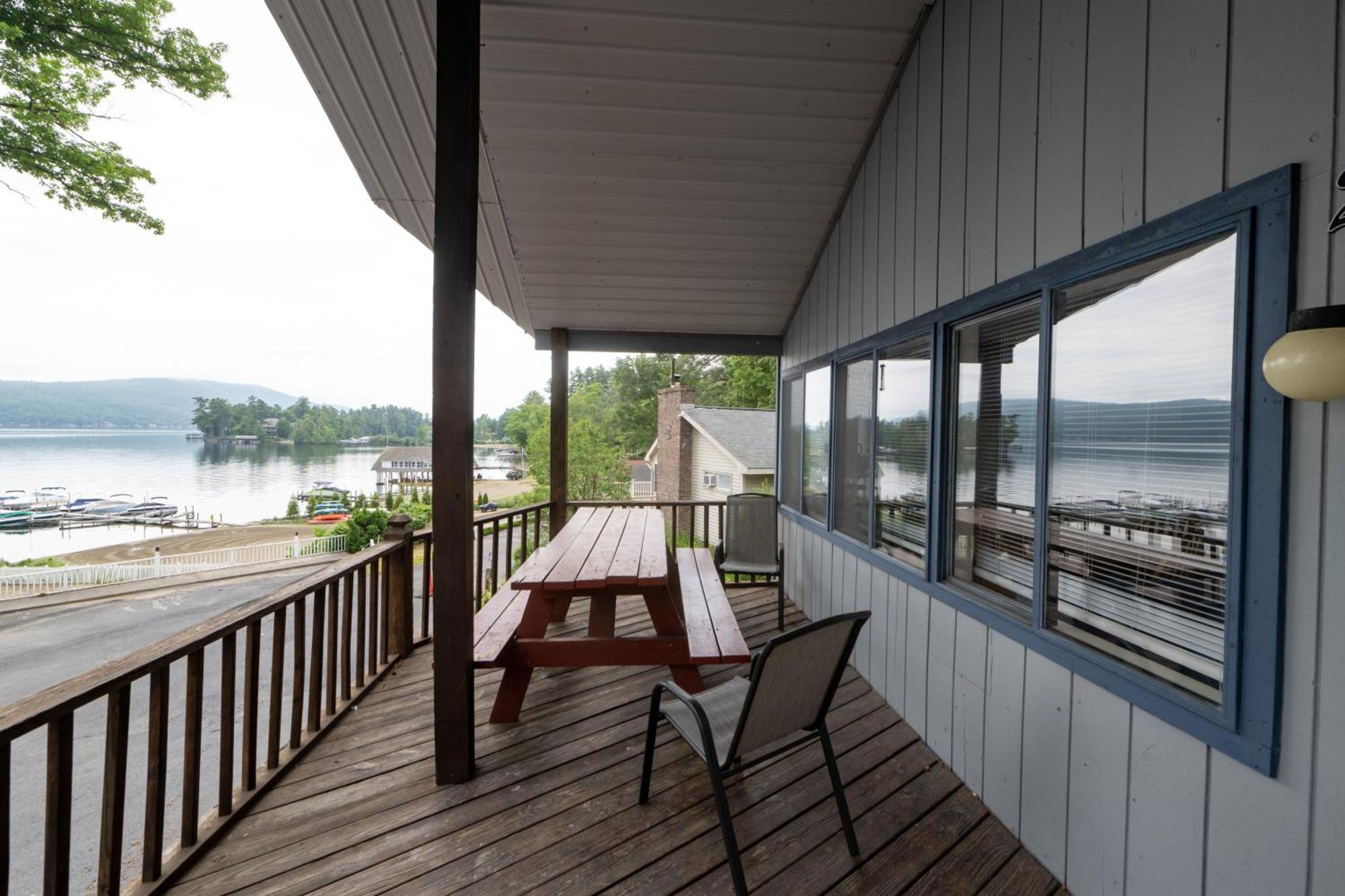 Depe Dene Lakeside Resort Lake George Exterior photo