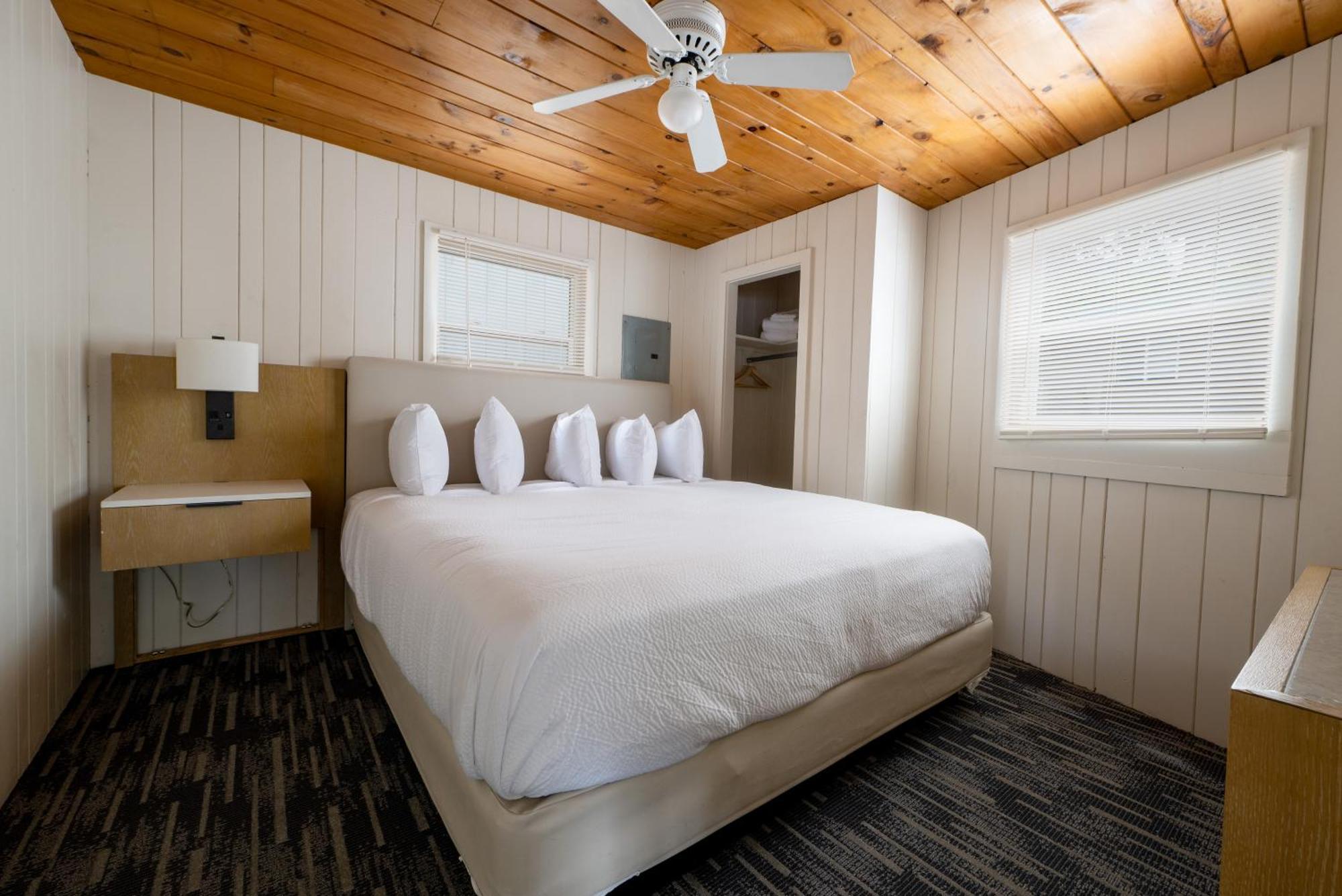 Depe Dene Lakeside Resort Lake George Exterior photo