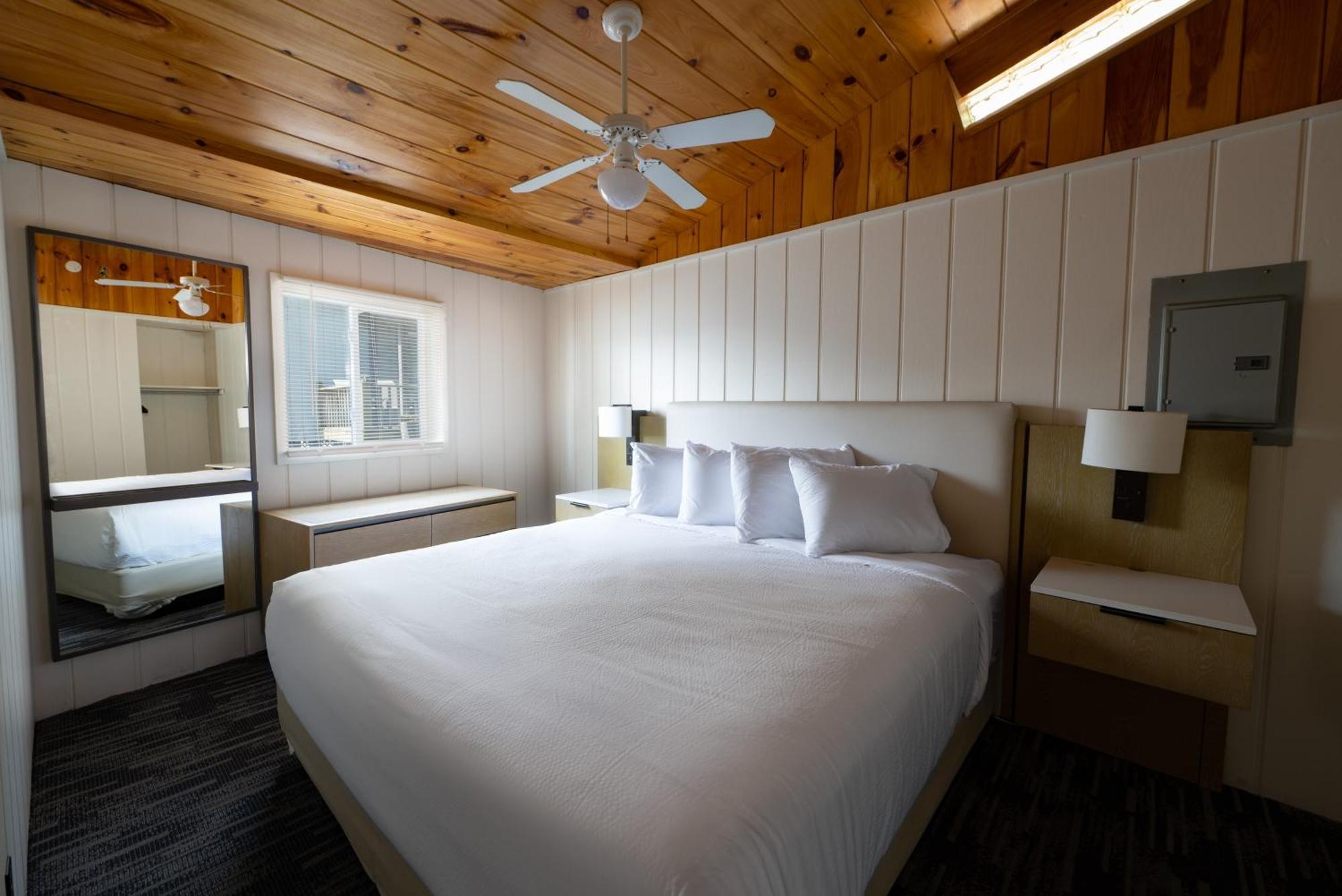 Depe Dene Lakeside Resort Lake George Exterior photo