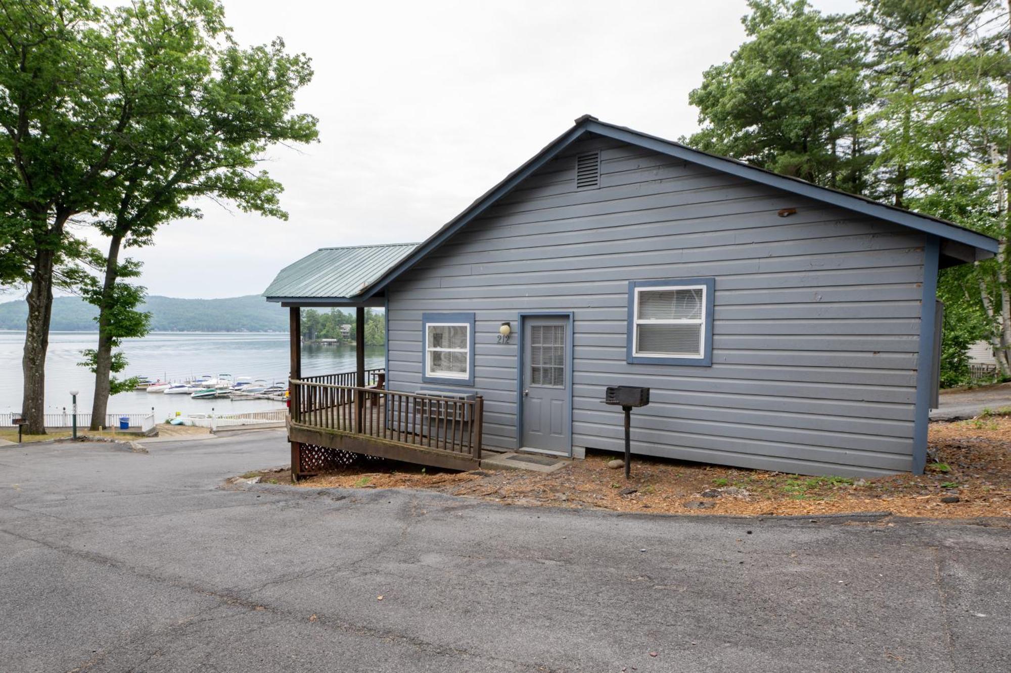 Depe Dene Lakeside Resort Lake George Exterior photo