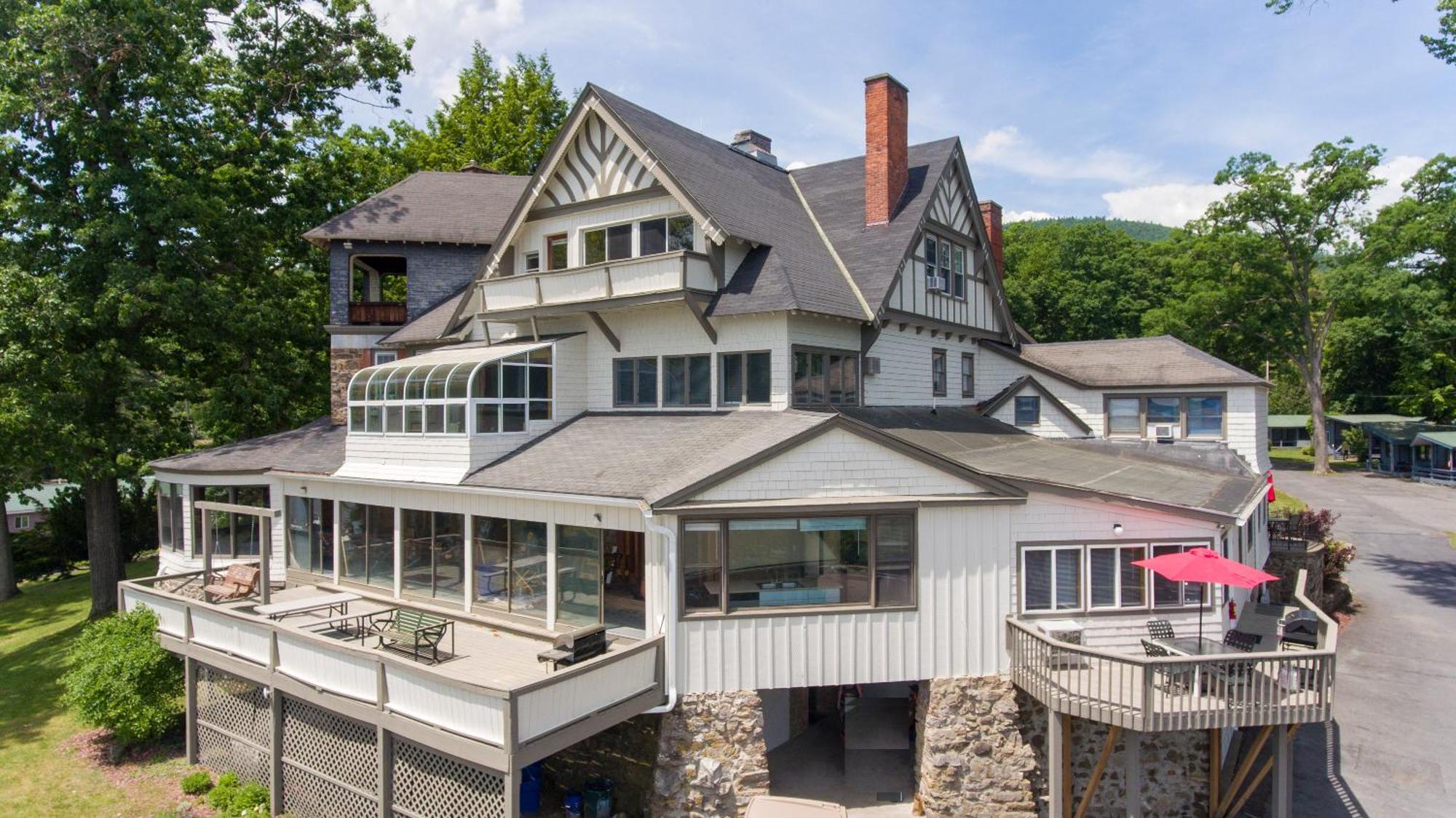 Depe Dene Lakeside Resort Lake George Exterior photo